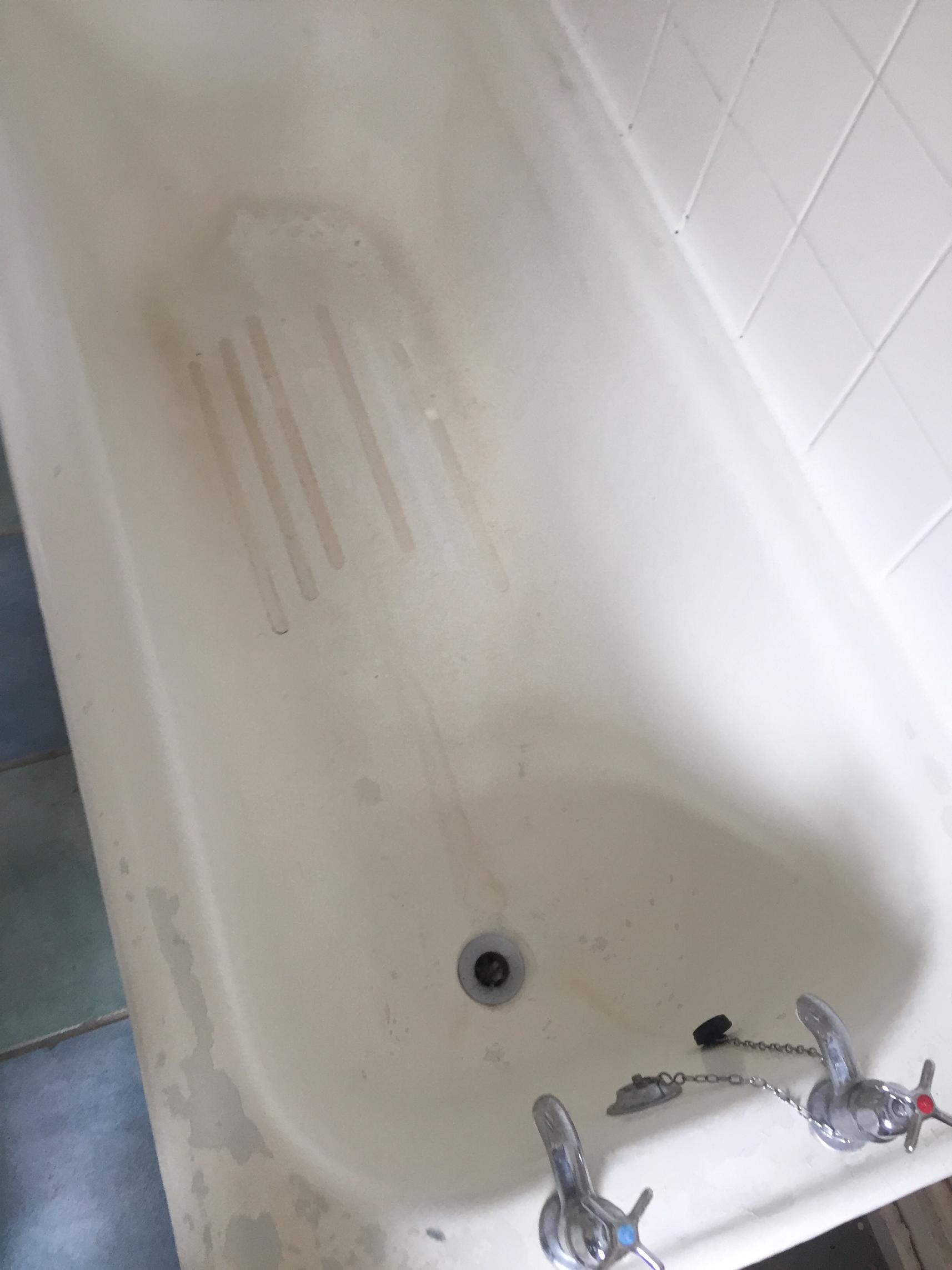 Bath Resurfacing in Barking: Before Image