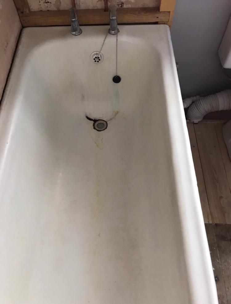 Bath Repair in Barking: Before Image